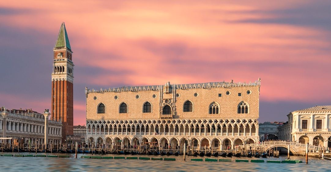 Pay a Visit to Venice: 5 Places Everyone Needs to See
