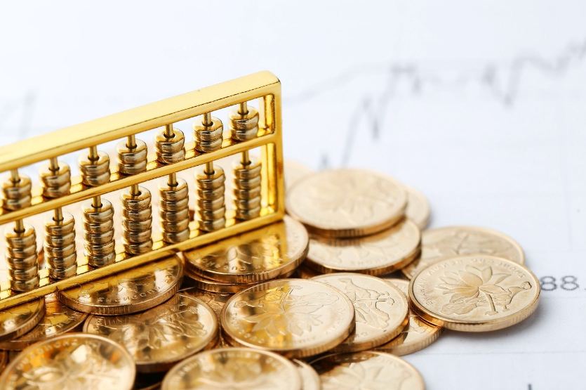 Should You Invest in Gold: How Gold Prices Will Respond to 2023