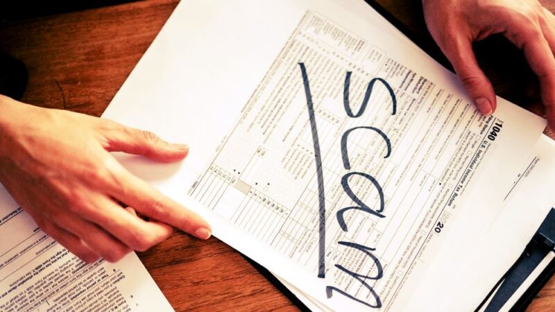 Deal Gets in Trouble Due to Fake Spam Account of Twitter