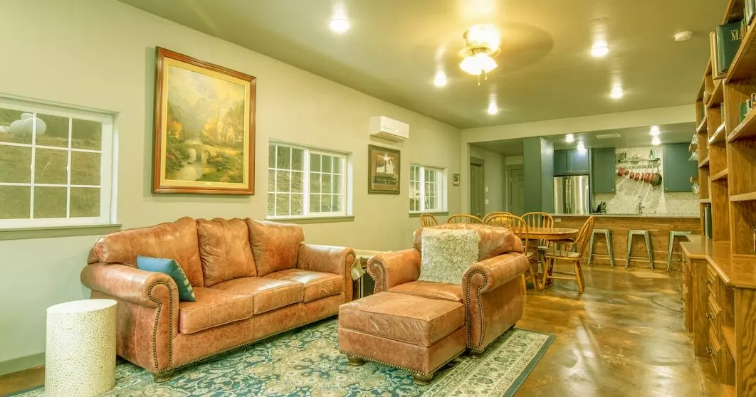 5 Reasons to Buy Wholesale Commercial Furniture Merchandise