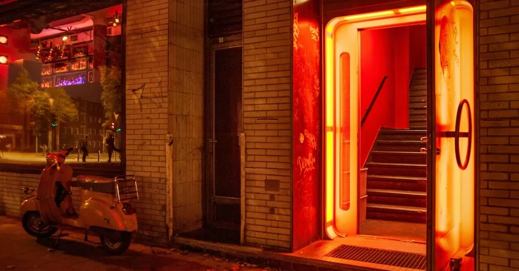 What Is Red Light Therapy? How Does It Work?