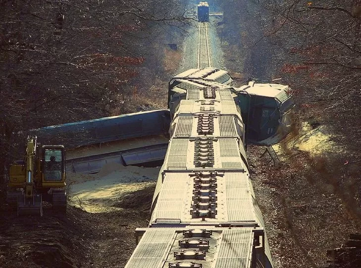 Who Should the Victims of a Train Accident Sue?